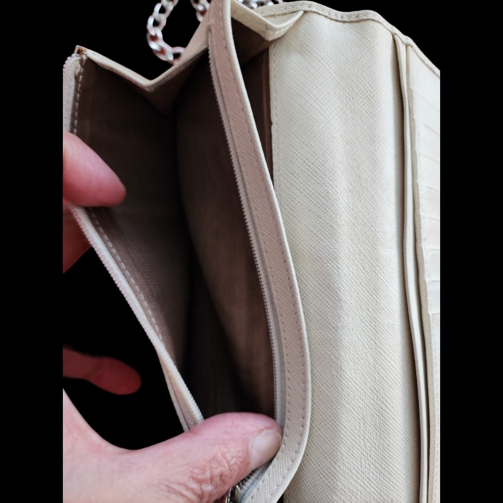Vintage Salvatore Ferragamo Cream White Leather Wallet - Picture 8 of 10